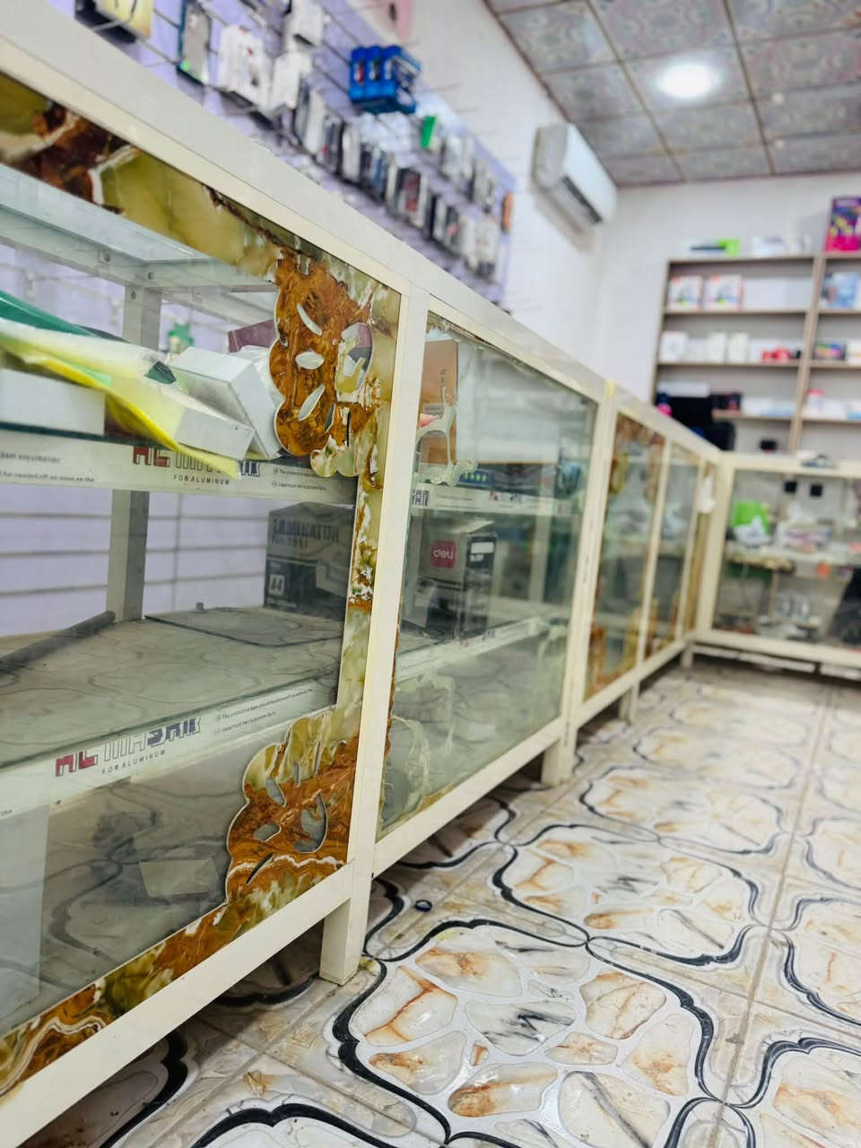 محل اكسسوارات • كفرات ايفون • البصره كرمه