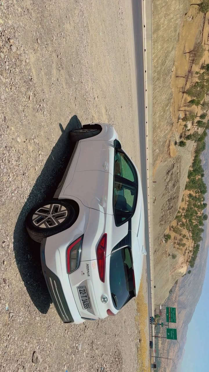 هيونداي كونا Electric موديل 2023 كهرباء بالكامل بدون بنزين وبدون زيت محرك بطارية ليثيوم كبيرة سعة 64 كيلوواط المدى بالشحنة الواحدة حوالي 550 كم سيارة نشطة وسريعة بالتسارع عداد ديجيتال شاشة وسطية كشنات جلد كهربائية مع تدفئة بصمة أبواب وتشغيل عن بُعد گير أزرار هاند بريك كهربائي أوتو هولد مثبت سرعة تفاعلي تحديد مسار وتوقف ذاتي رادار أمامي وخلفي رادارات جانبية مانع انزلاق وضعيات قيادة: Sport – Normal – Eco شفتات للتحكم بالتباطؤ واسترجاع الطاقة تحكمات ستيرن شاحن وايرلس ومداخل USB Wheel Caps كروم حادثها باب خلفي فقط مبدل بنفس اللون الإيرباكات كلها سليمة السعر: 132 ورقة وبيها مجال للاستفسار: ***********  
مكان السياره: بغداد

