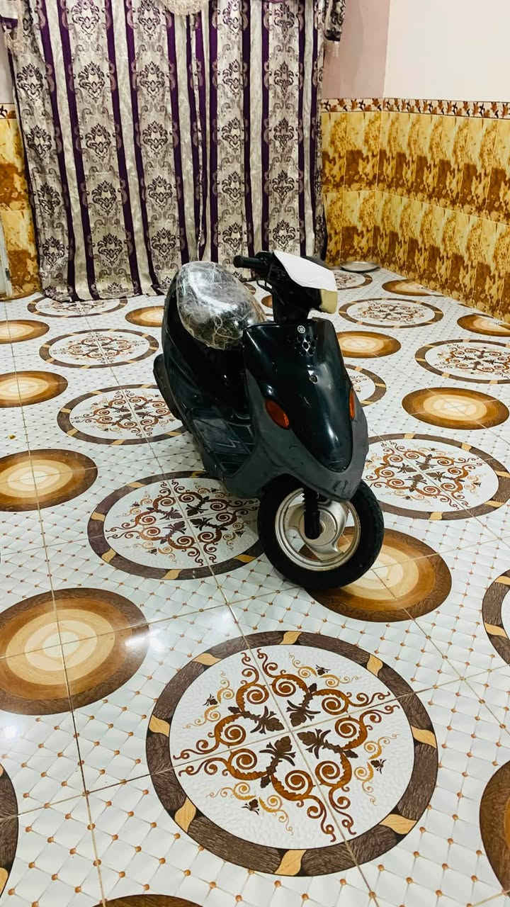 للبيع بيجي نضيف مكينه نضيفه وناعمه مبدل بيه بس بوشه وبستم مره وحده عل ايدي كهرباءياته كامله سلف عوزه باتري فقط لاغيره دراجه عوزه بس سوبايه  وكفر يجي فوك قبق الهندر سعره 250 بيه مجال خاص مفتوح او الانتصال ع رقم ***********
