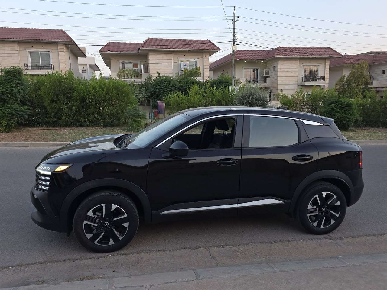 نيسان كيكس 2025 sv AWD
فول مواصفات عدا الفتحة
بدون صبغ فقط مكانين تكحيل وتصليح pdr
بدون ارباك بدون دواخل 
كير محرك كهربائيات بشرط 
ماشية 6 الف كم فقط يعتبر زيرو 
شغال 
شاشة كبيرة 
شحن موبايل  وايرليس 
ويل كروم 
بصمة ابواب 
دبل اكسل 
كشنات هيتر 
ستيرن هيتر 
رقم شاصي موجود بالصور 
مكان السيارة اربيل وتترقم شمالي فقط 
للاستفسار عالواتس اب رجاءا 
***********
