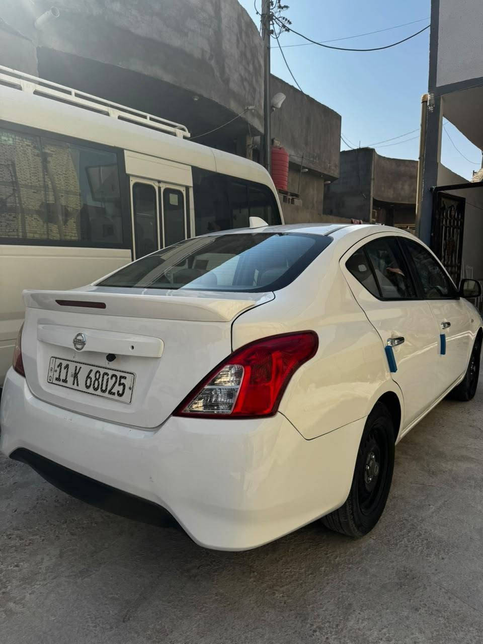 نيسان صني هندي بليته زركه مديل 24 اقساد استقطاع مباشر بيها ضربه بجم  خلفي صفحة العبريه وراجع  وتبديل قبق الجنطه لبلادي موجود وبيها ملاحضات بسيطه كلش  السيارة ماشيه 52 دوشمة ارضيه وصندوق  نضيفه مثل ما موضح بالصور تجي وشوف بعينك رايدها 93 وبيها مجال البصرة التنومه ***********
