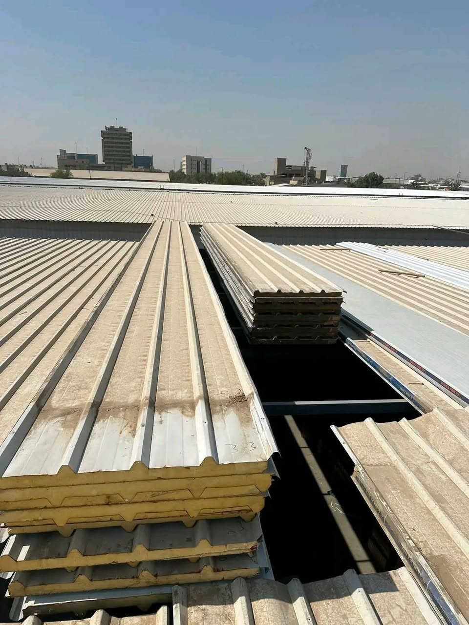 بيع وشراء السندويج المستخدم والحديد 
متوفر سندويج سقفي مستعمل 
قياسات 6 و5 و4 و3 
العنوان العمارة الخدمي مال جامع حي الرفاق 
‏‪***********‬‏
