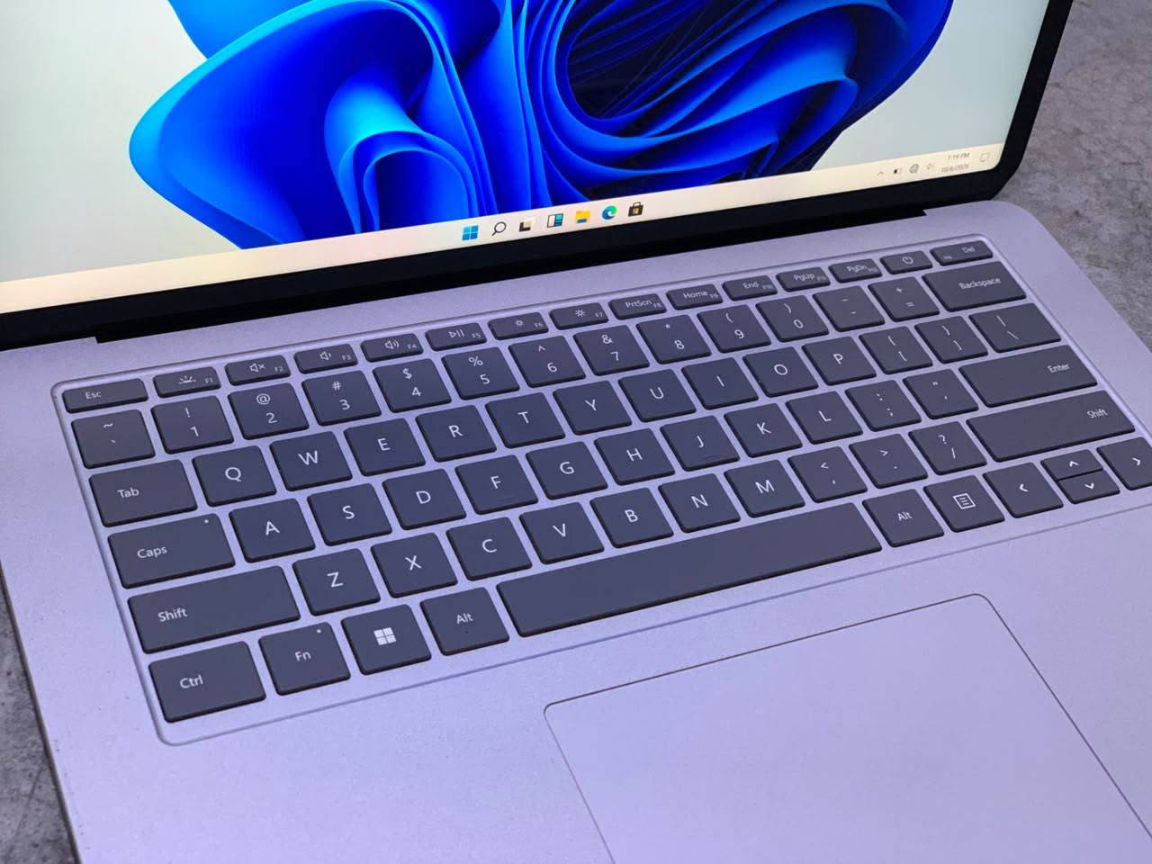 Surface Laptop Studio • i5 الجيل ١١ • رام ١٦ جيجا