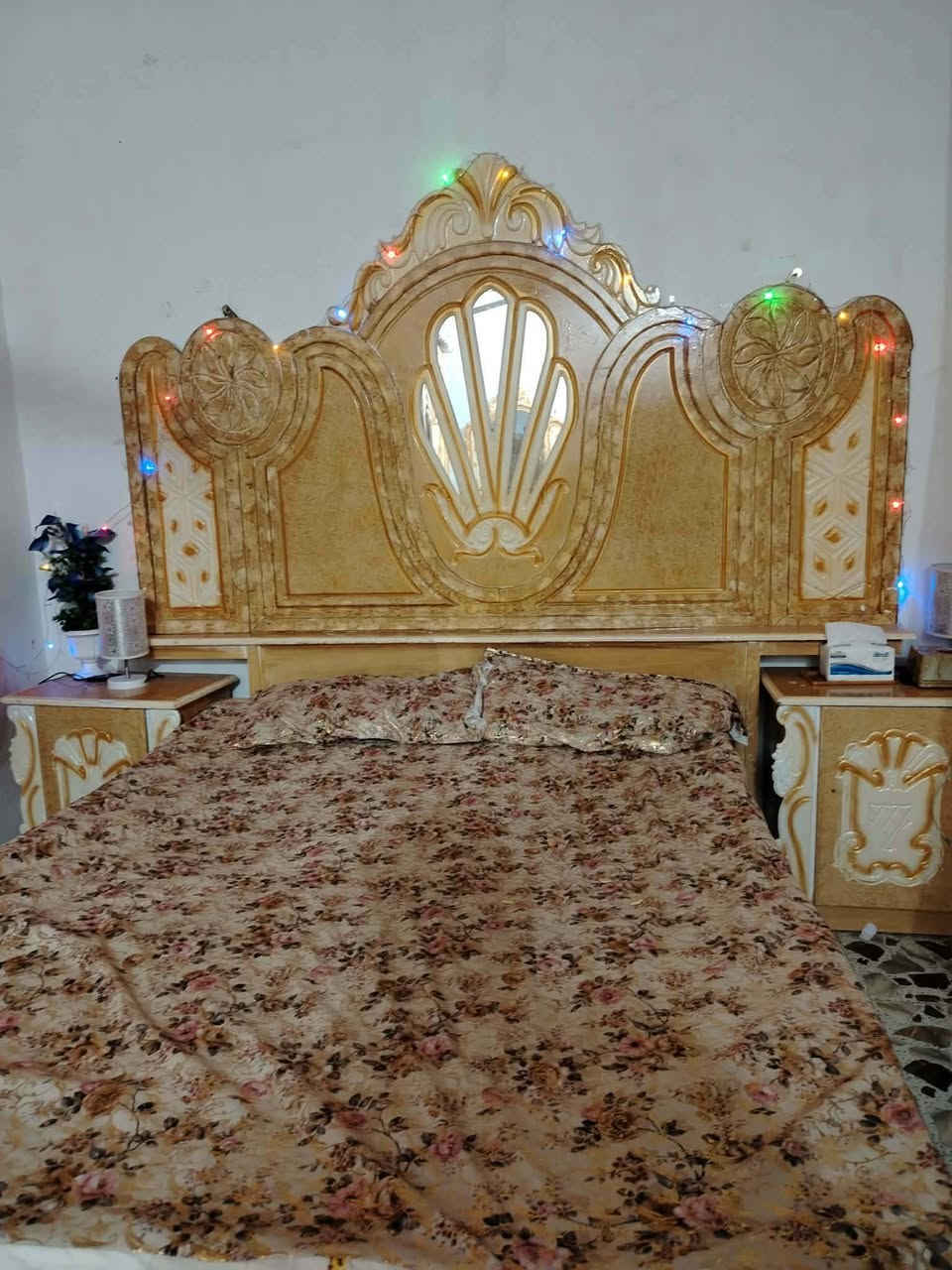 غرفة نجاره انديف نضيفه مابيها زلغ واحد  سعره780 تواصل ***********

