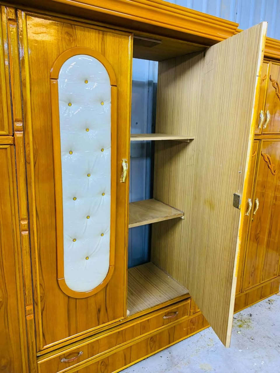 السلام عليكم 
غرفه صاج  عࢪاقي مستخدام 
غرفه6 /ابواب /ملحق📌
السعر 750 
نضافه 90 /💯 
معا نقل فقط داخل بغداد 
واتساب ***********
 ***********
