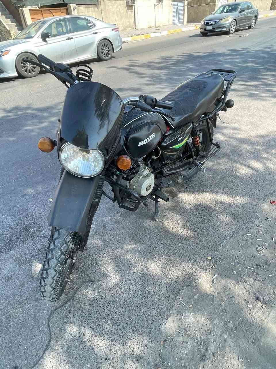 السلام عليكم بوكسر موديل 21 اوراق كامله 
مكينه ناعمه تجفيت جديد ب650 بيها مجال 
دراجه عوزها ترتيب بسيط مكاني بغداد المنصور 
***********
