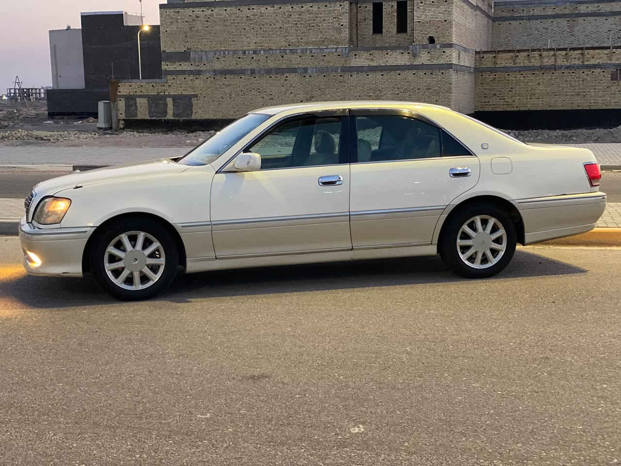 البصره
السلام عليكم 

ملكه جنون 2003 اصل رقم كركوك بسمي مدفوع كمرك وضريبه باقي بس ع رقم دكمتين دي فور الصغير  سياره كفاله عراق يابان  السعر 110 وبيه مجال 
هذه رقمي بي واتساب 
***********
