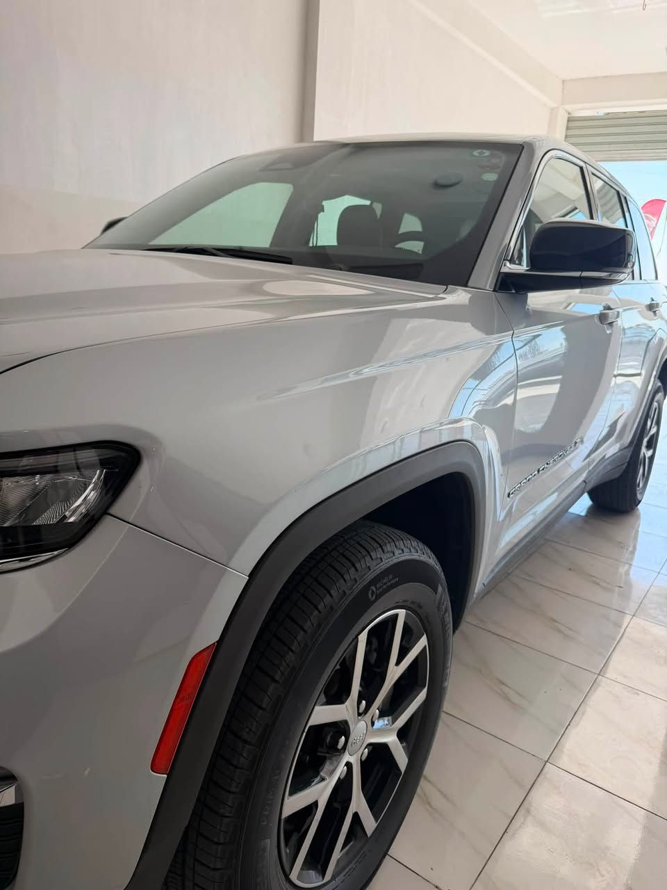 🚨 جراند شيروكي 2024 Limited | وارد أمريكي 🇺🇸
• 4×4 فور ويل
• ماشية 60 ألف كم
• فول مواصفات
• رقم بغداد
• حادث جانبي — تبديل بابين وجاملغ
• 3 رصعات بالباب عكس السائق
• رصعة خفيفة جداً بحافة البونيت
• السيارة نظيفة كلش وما بيها نقص

💰 السعر: 290 $
🤝 مجال بسيط
بيع او مراوس 

📞 ***********
