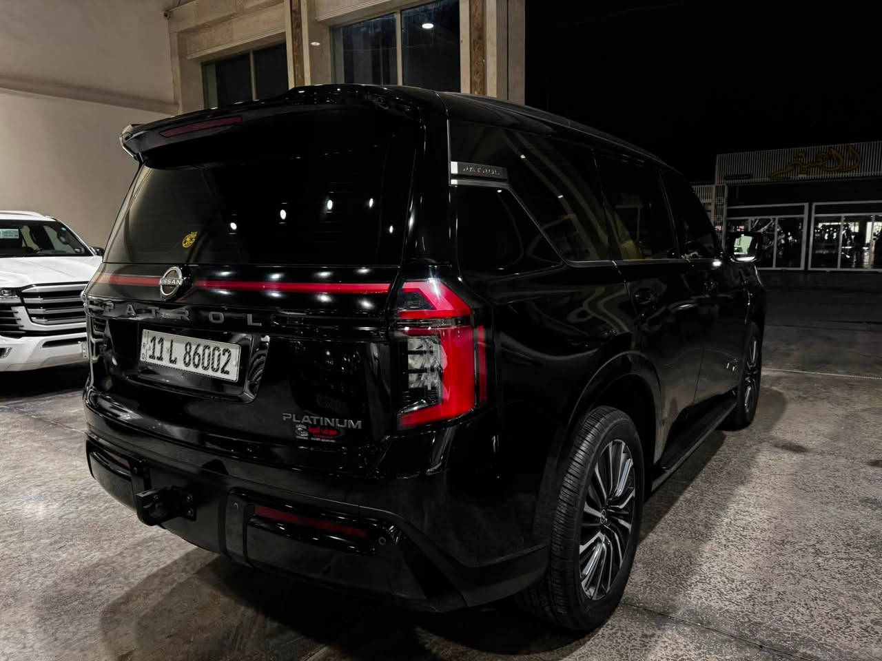 NISSAN PATROL PLATINUM

2026 V6  TWIN TURBO

وكالة السور 

نيسان باترول بلاتينيوم  الشكل الجديد كليا 

أعلي فئة بلاتينيوم توين تربو موديل  2026 

💥 عداد المسافات 13 

رقم بغداد  

المواصفات القوية:

محرك V6 توين تيربو

496 حصان من القوة الخام

عزم 700 نيوتن متر لأداء متفوق

عفشة هيدروليك  جنوط ألمنيوم مقاس 22 بوصة مصابيح LED أمامية وخلفية

تتميز بتصميم عصري و مقصورة فاخرة بشاشة 28.6 بوصة،  نظام صوتي كليبش، 

ومقاعد جلدية بتهوية وتدفئة ومساج ،

كاميرا 360 درجة  مرائة داخلية كاميرا 

هيداب ديسبلاي  ثلاجة داخلية 

فتحة سقف بانورامية،  باب خلفي كهربائي مع مستشعر حركة. لمسات كروم مميزة وشبك أمامي جديد. شاشتان مقاس 14.3 بوصة للمعلومات والترفيه والعدادات.  نظام صوتي ممتاز Klipsch بـ 12 مكبر صوت 

مقاعد جلد فاخر (مبطن) مع وظيفة التدليك والتبريد والتدفئة. إضاءة داخلية محيطية متعددة الألوان، شاشة عرض أمامية (HUD).

شاشات ترفيه خلفية نظام القيادة الذكي ProPILOT. كاميرات محيطية 360 درجة مع خاصية "الرؤية غير المرئية" تحت غطاء المحرك. مثبت سرعة ذكي، نظام المحافظة على المسار، كشف النقطة العمياء.

فرملة طوارئ تلقائية أمامية وخلفية

ثلاثة صفوف مقاعد (تتسع لـ 7 أو 8 ركاب).

ناقل حركة أوتوماتيكي 9 سرعات يعطيك استجابة سلسة وثبات كامل

🚀 نظام الدفع الرباعي الذكي (4WD) مع أنماط قيادة متعددة

تحكم مثالي على الطرق السريعة وأصعب التضاريس 💪

✨ باترول بلاتينيوم تيربو 2026

📍📍📍📍📍📍📍📍📍
للاستفسار: ***********

 السعر: 🟧 السعر علق يوصلك السعر 📮

معارض البياع_شارع الوسط_معرض العربة لتجارة السيارات

#للبيع #سيارات_للبيع #بيع_سيارات #سيارات #بغداد #نيسان #باترول
