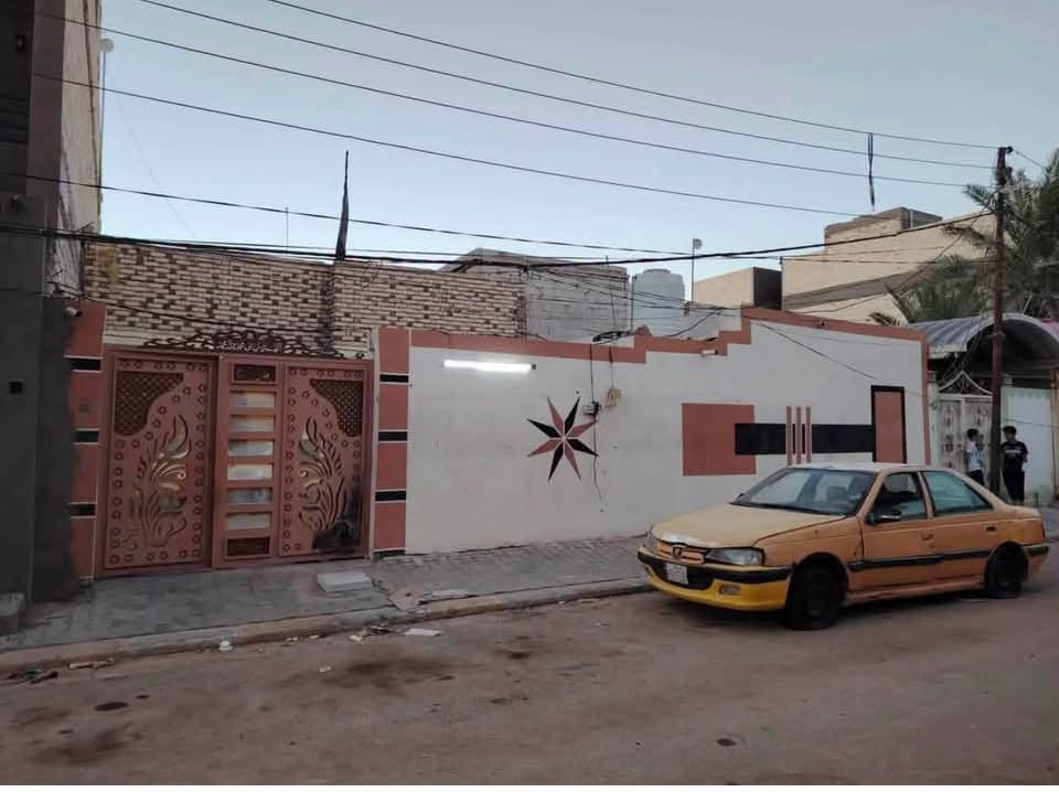 السلام عليكم بيت 🏠 للبيع بحي المكرمه منطقه ال 9000 ألف بناء  قديم يعني سعر عرصه  مبيوع مساحه 274 متر 6 غرف نوم قريب لشارع كربلا كلش مطلوب مبادره 80 مليون والسعر الكلي 245 للستفسار مع صاحب بيت ***********
