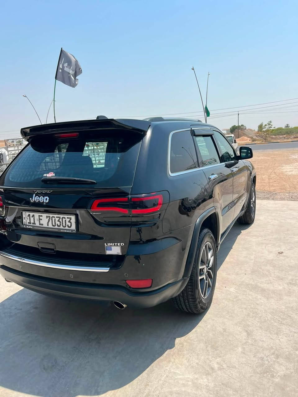 @سلام عليكم 
جيب Jeep شيروكي موديل 2017 سياره داخل كلين  
وحاليا بيها ثلاثه قطع صبغ فقط بدون دواخل 6 سلندر بنروما فول مواصفات لمتدت سعرها ب 165$ وبيها مجال /***********
