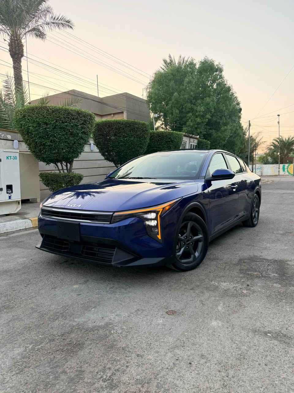 السلام عليكم كيا K4 2025 وارد امريكي
مواصفات LX نص فول 
بصمه رادارات امامي خلفي جانبي نقط عمياء تشغيل عن بعد قياده ذاتيه توقف ذاتي هند بريك بصمه تحديد مسار مثبت سرعه رادار امامي اوتو هولد 
السياره بحالة الوكالة حادثه موضح بلصور فقط لحيه الدعامية الامامية مكسورة وبيهه شخط بلباب الخلفي دعامية امامية ولايتات بلاديات راجعات نفسهن بدون صبغ  بدون ايرباك بدون دواخل السيارة جديدة واحلى من الصور 
ماشية 10mi 
مكاني بغداد 
للتواصل *********** / *********** 
ملاحظة السيارة دخول جديد بدون رقم
