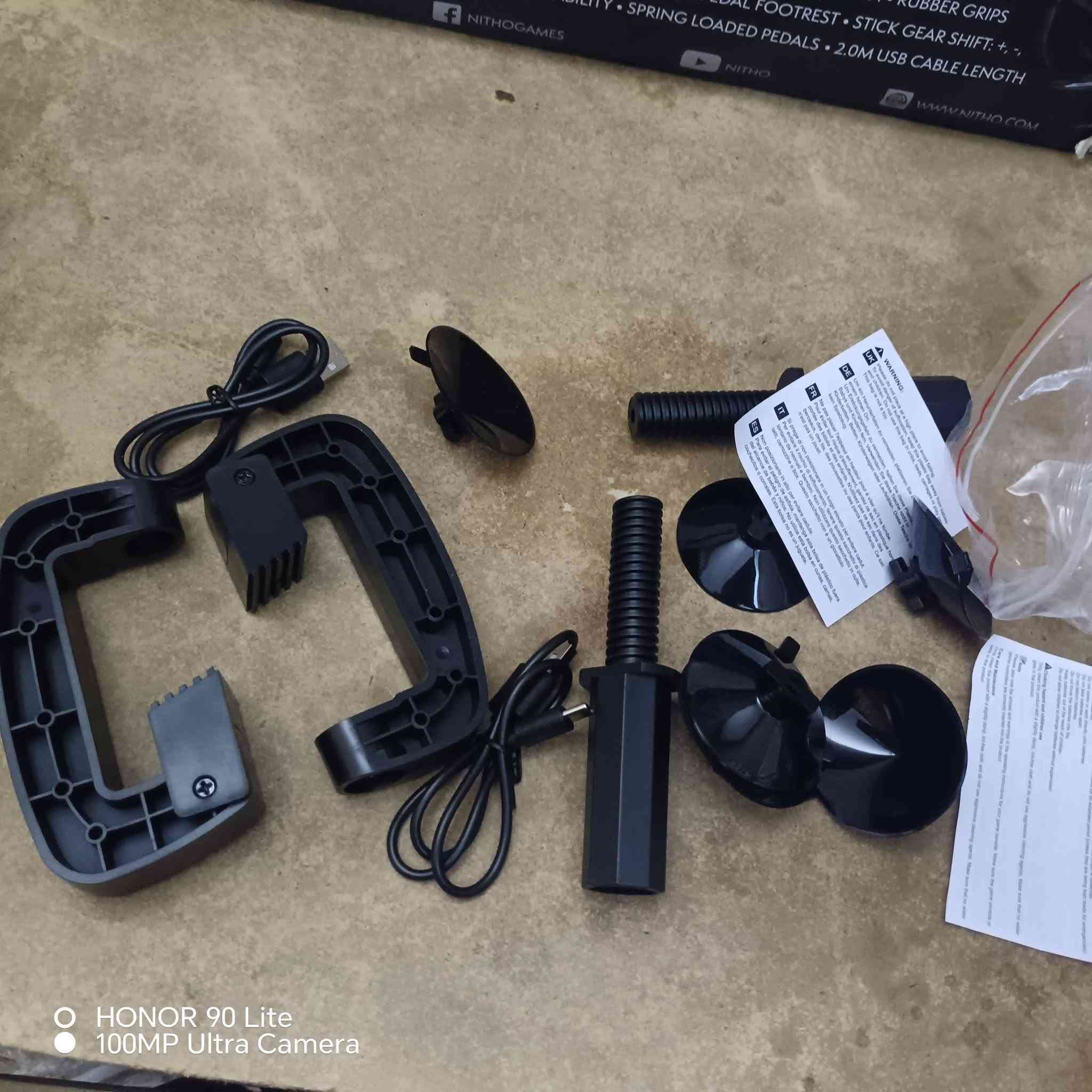 دركسون العاب من شركة NiTHO والموديل الظاهر على العلبة هو DRIVE PRO ONE للتواصل و الاستفسار خاص مازنجر او على الرقم التالي ***********
