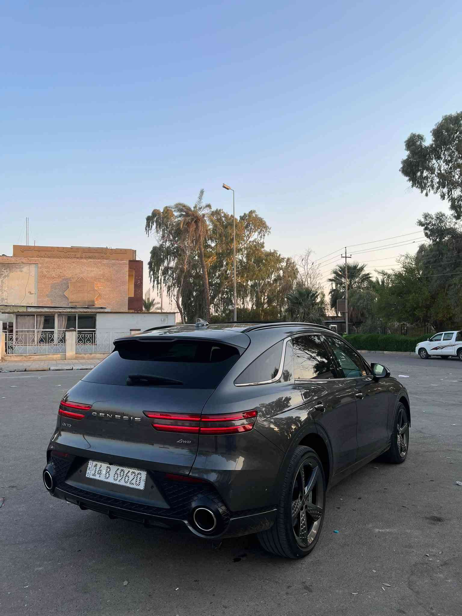جينيسس GV70 برستيج 2024 داخل احمر مميز
رقم بصره شهداء وكاله عامه بئسم مشتري 
فول مواصفات للاخيرر  اعلى فئة بجينيسس 

 محرك V4 تيربو 

ماشيه 45 mi

حادثها جاملغ موجود ويها من امريكا وحافه بنيد صبخ  فقط قطعه وحده تبديل 

 مكان سيارة البصرة 

‏***********
