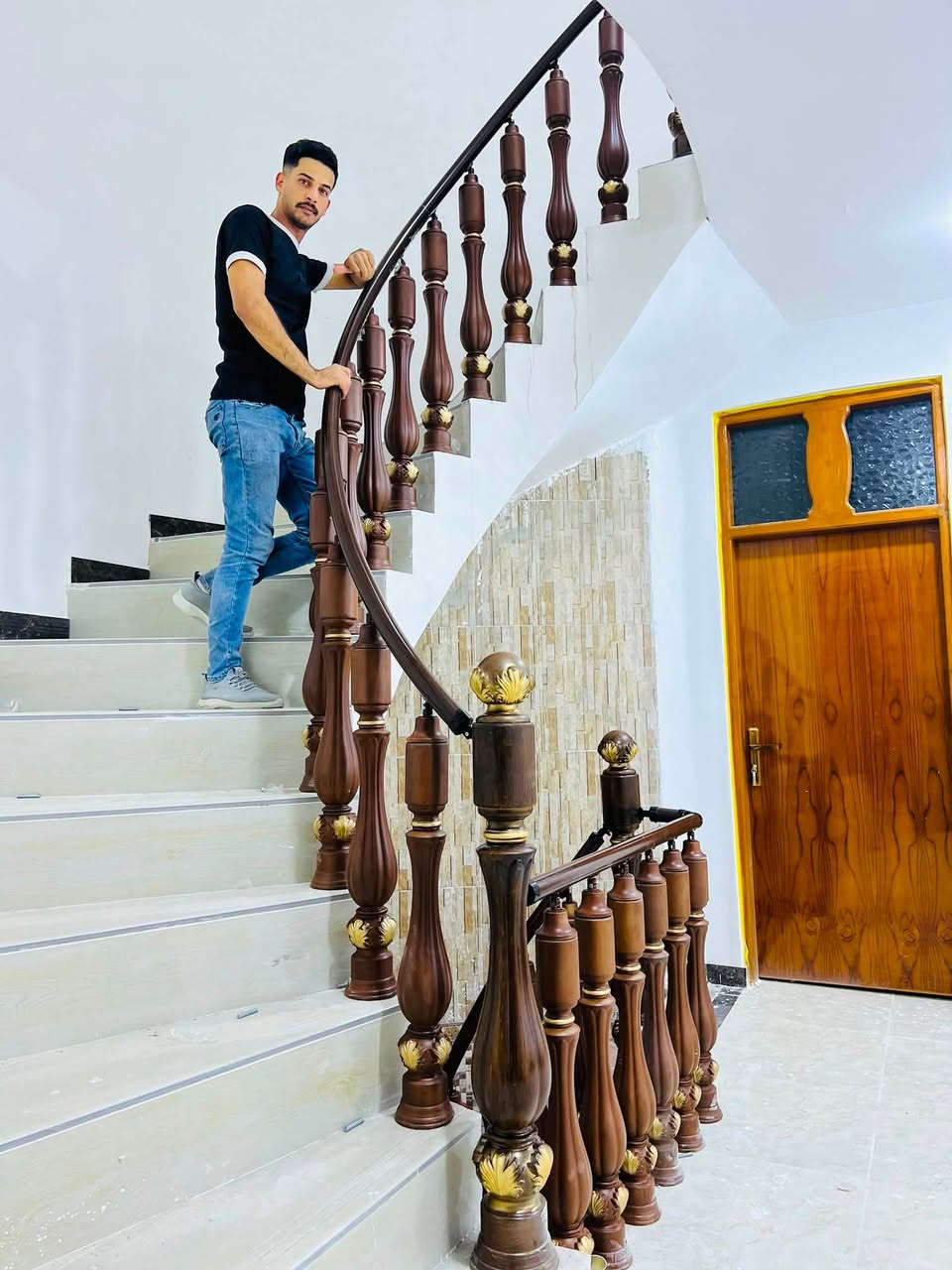 درج بيتكم هو "عنوان" فخامتكم! 💫 
​تريد تحول درج البيت من مجرد وسيلة صعود إلى قطعة فنية تبهر الكل؟✨
📞 ***********  واتساب 
درجك يستاهل هاي اللمسة الملكية ويمنا ما راح تحتار👑
إحنا جبنالكم أرقى موديلات المحجرات الي تجمع بين الحداثة والأصالة👌

​ليش تختارون شغلنا؟ 👇 
✅ تنوع بالتصاميم: من الموديلات الكلاسيكية المنقوشة بلمسات ذهبية، إلى التصاميم المودرن الملكيه 🌟 
✅ جودة وتثبيت 100%: نستخدم أفضل المواد الي تتحمل وتعيش وياك العمر كله، وتثبيت احترافي يضمنلك الأمان والقوة.💪 
وضمان 10 سنوات 
✅ ألوان تناسب كل الأذواق: ذهبي، فضي، أسود ملكي، وخشبي.. كلشي متوفر وحسب طلبكم. 🎨
✅ إتقان بالتفاصيل: اللمعة والدقة بالشغل هي شعارنا⚡

📍عنواننا بابل الحله ونعمل بجميع المحافظات 
📞 للحجز او الاستفسار : قم بمراسلة الصفحة او الاتصال على الارقام التالية ⬇
📞 *********** واتساب 
📞 *********** واتساب 
📞 *********** واتساب
