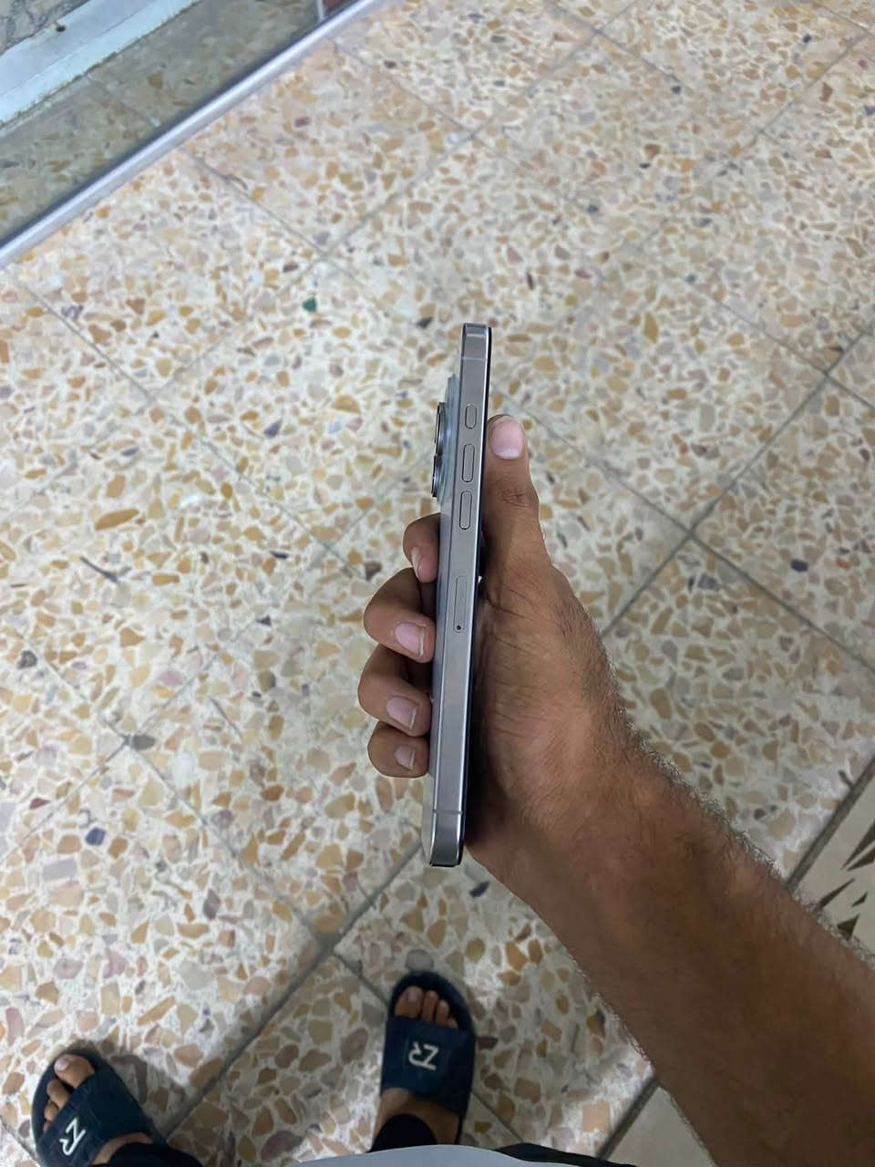 ايفون 16 برو ماكس ذاكره 256 بطاريه 94 الجهاز امبدل شاشه او بطاريه او الشاشه الجديده بيه فطور بس ممأثره على اللمس الجهاز شرق اوسط ماستر AEA لون تيتانيوم الرصاصي الجهاز حلوه او الصرفيه مابي 
سعره :750 الف او بي مجال 
اللاستفسار :***********
