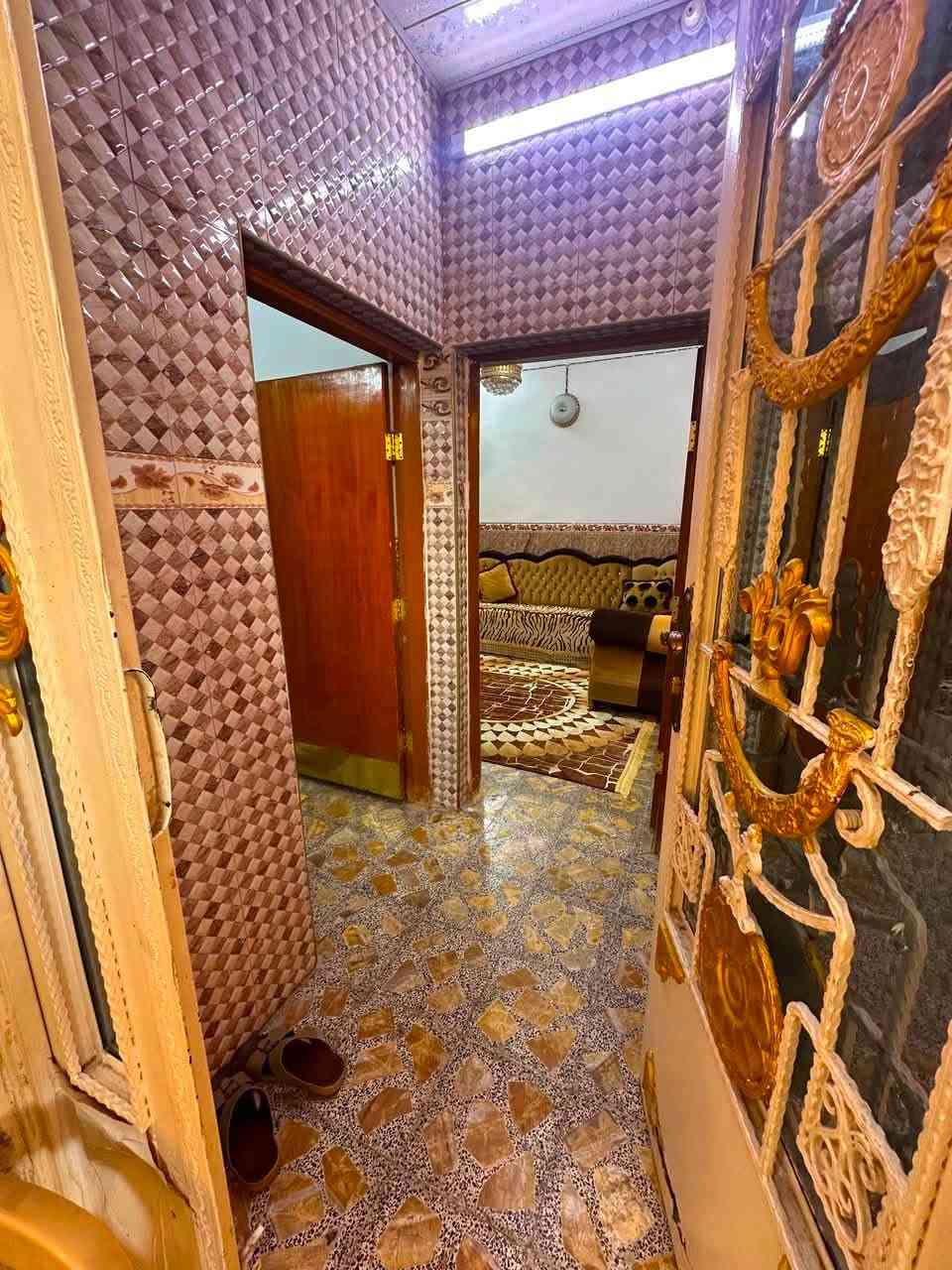دار للبيع في النجف حي الانصار  120 متر طابقين كونكريت 
غرفه وصالة واستقبال وحمام بارد وحار الطابق الاول 
الطابق الثاني غرفتين وحمام وتخاريج وسطح 
الطابق الثالث سطح الدار نظيف جداً
للاستفسار 
***********
