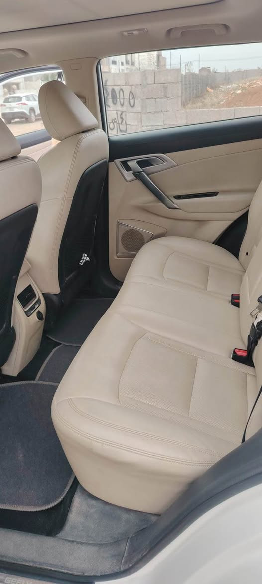 Geely Emgrand X7 2021
بزوينەر : 2.4L
جۆرى سوتەمەنى : بەنزين
پستۆن : 4cy
گێڕ ئۆتۆماتيك 6 نمره
هێزى ئەسپى : 160hp
قه باره ى تانكى به نزين : 60L
تايبه تمه ندى كوشنه كان : جلد / كاره بايى
كێشى ئۆتۆمبێل : 1650kg
10.95 : km/h 100 - 0 خێرايى
بەكارهێنانى بەنزين : 100km / 8.9L
تايبەتمەنديەكانى تر
به صمه، لايت ليد، پانوراما، شاشه و كاميره ى دواوه، بريك به صمه، تحديد سرعه،  Auto hold،حه ساس ، گێچ ئەلیکترۆنی 
سێ مۆدی لێخوڕین (sport ، eco، normal) 

51000 km  ڕۆيشتوە
سەعرى 123 وەرەقەو مەعامەلەیە
ژمارەی مۆبایل *********** أربيل, العراق
