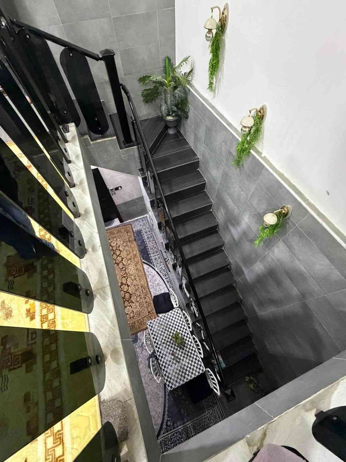 للبيع بيت 100 متر ملحق الفارس ( مطلوب اسكان 60 مليون ) بالشهر 280 الف طابقين غرفتين نوم موقع مميز بظهر التجاري المربع الاول مال ملحق الفارس ((( تطلوعه 118 مليون ))) لبيت حاليا فارغ غير مسكون 

***********
