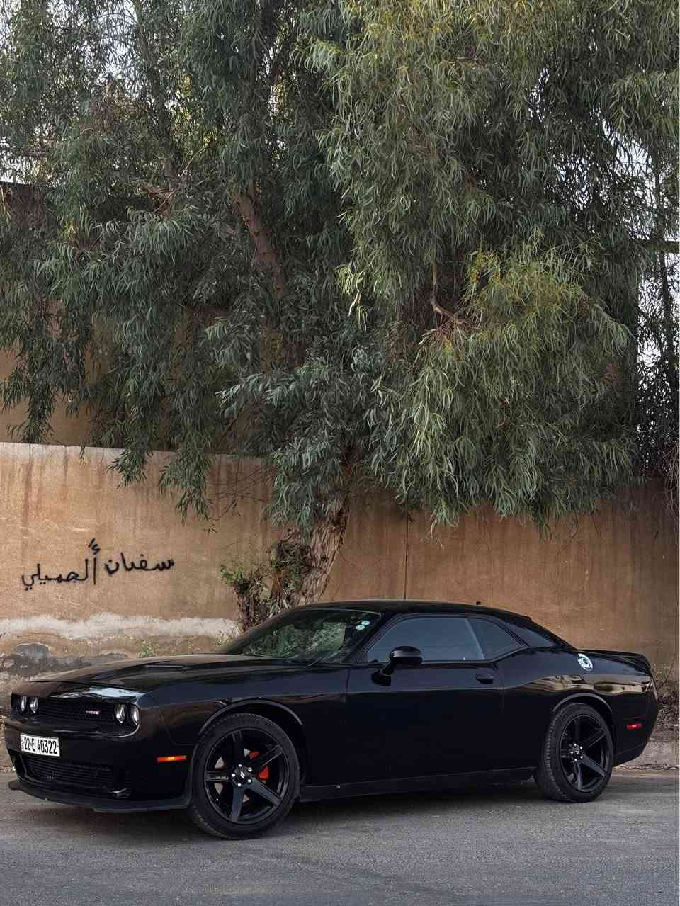 دۆج چاڵێنجەر 
مۆدێل 2021
مواسەفات sxt 
69مایڵ رۆیشتوە
گێڕ و مەکینە و کارەبایاتی بەشەرت
دوو پارچەو نیوی سبوخە بۆنیت بیلادی گۆراوە
ئێرباگ نەتەقیوە شاسی نەگرتوە بەشەرت
رەقەم شاسی 2C3CDZAG7MH542638
هەموو شتی بەشەرتە سەیاڕەکە جایزە هەموو مەسروفی لێ کراوە تایە و ویلی هێڵکات دەعامی هێڵکات دفیوزەری کامل کامل کراوە یەک دینار مەسروفی نیە لەڕەسم چۆنە لە ڕاستی جوانتریشە
تەحیل و غرامە بەشەرت
*********** أربيل, العراق

نص مكتوب في الصور:
- MOTUL
- Erbil, Iraq