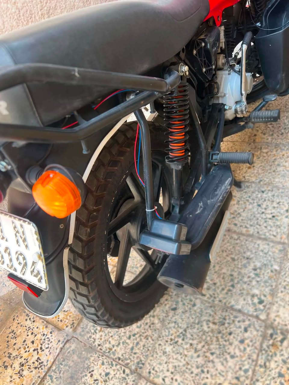 سلام عليكم 
دراجه بوكسر موديل 23
فول موصفات شلعه ومعدل السعر 2100
  المكان بغداد العامريه تحويل ثاني يوم
الهاتف ***********
