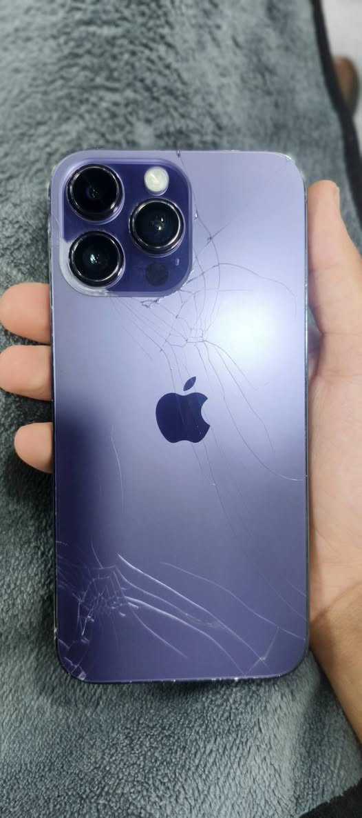 ايفون 14بروماكس 💜
السعر 600الف بي مجال 
الذاكره 128
 شاشه مستبدله اصليه ✅
بطاريه مستبدله اصليه ✅
 دبل سيم 2✅
النضافه فول✅
بصمه شغاله✅
ضهر مكسور الجهاز مابي أي عطل
مكاني موصل حي صدام 
رقم ***********
