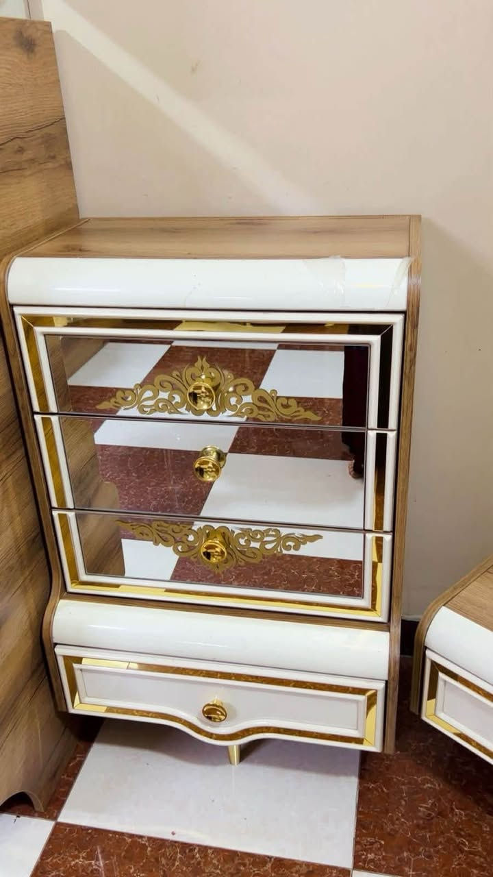 غرفه مستخدمه تركيه نضيفه للبيع ١٠ قطع مكانها بغداد البلديات للاستفسار ***********
