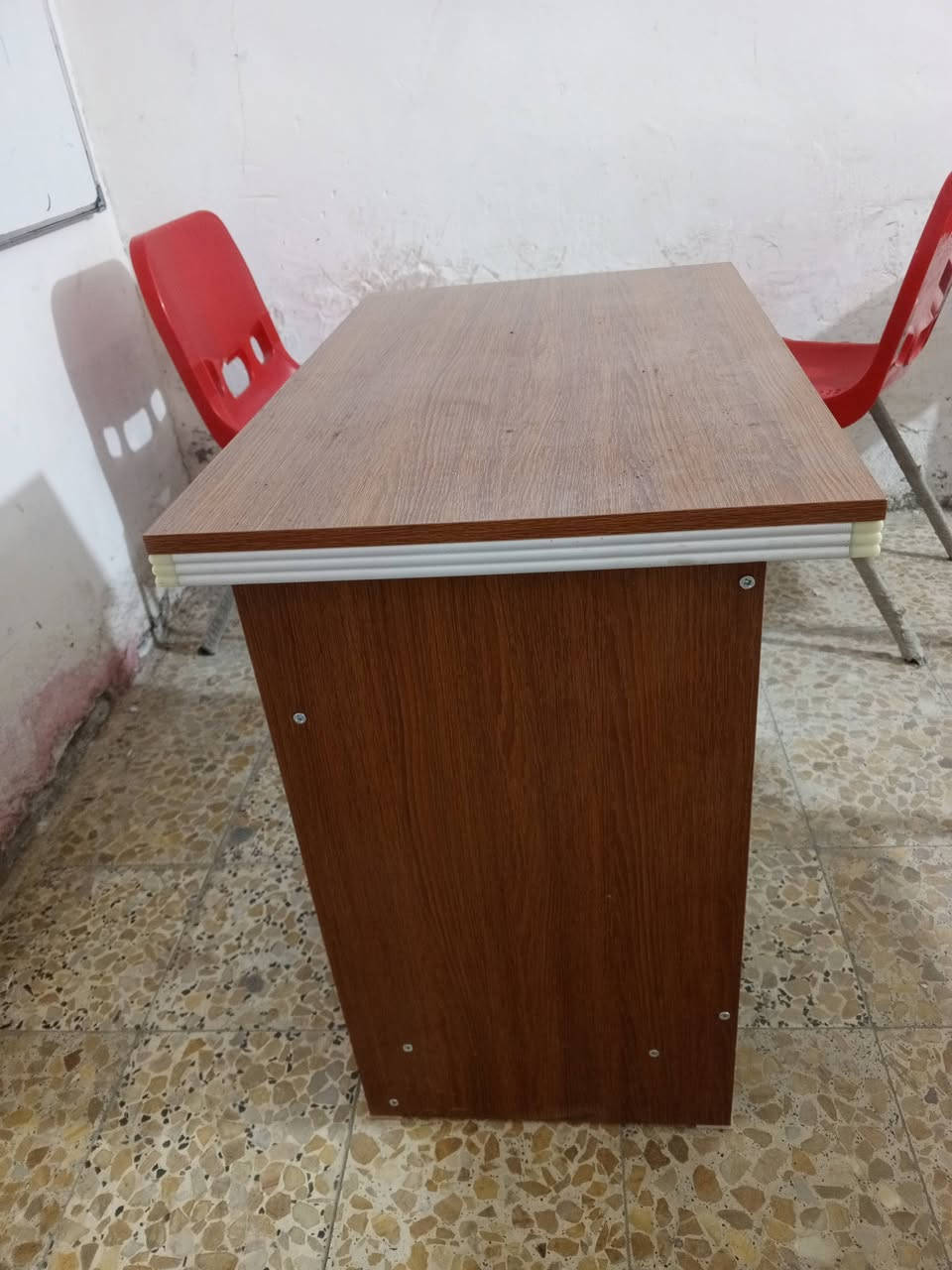 ميز • نظيف • ماسنجر