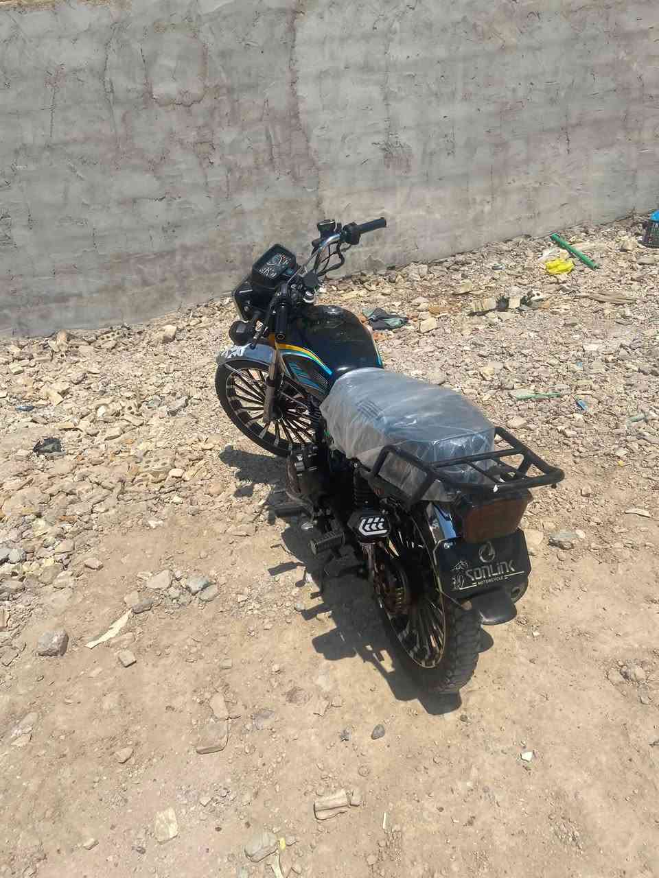 سونك ٢٥ مكاتبه بس كهربائيات كامله مكمله كلشيء شغال سلف هندر دراجه نعومه ماتعرفها مشتغله لو لا دهن جديد شوته جديد باتري جديد دراجه بيها نقوصات بسيطه كدامكم مكاني شعب نهايه حي اور سعر ٧٢٥ تواصل ***********
