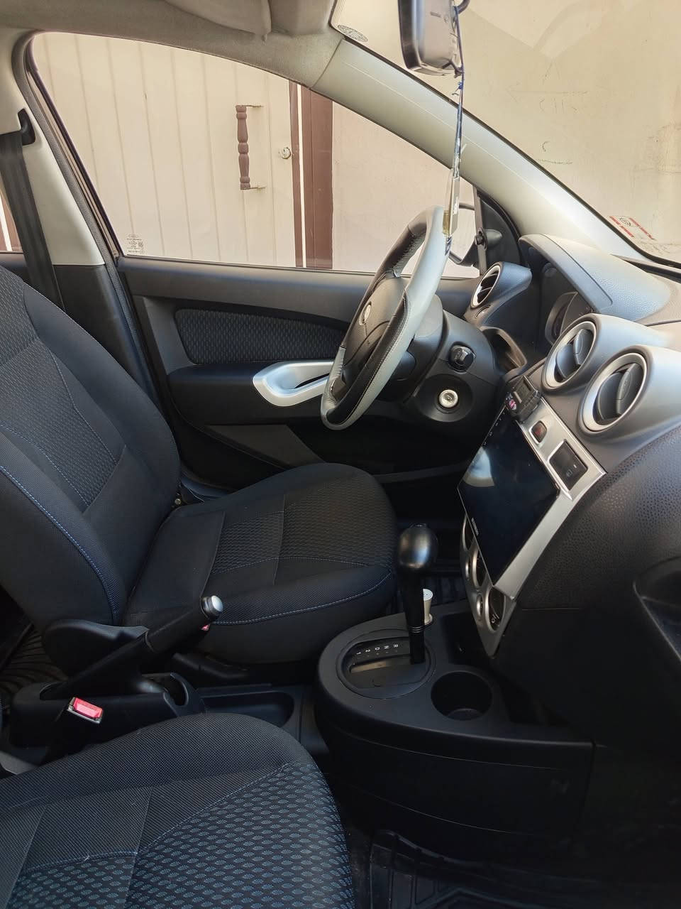 سەیارە بۆ فرۆشتن
*جۆر/ Ford Figo
*مۆدێل: 2013
*رەنگ: ڕەش
*ژمارە: 21 J 10065 - سلێمانی*
*سەنەوی: هەتاکو ساڵ /2029 
*129هەزار کم ڕۆیشتووە]*
* / گێڕی ئۆتۆمایک
: زۆر پاک. وەک لە وێنەکەدا دیارە بێ عەیبە
وەتساپ/***********
