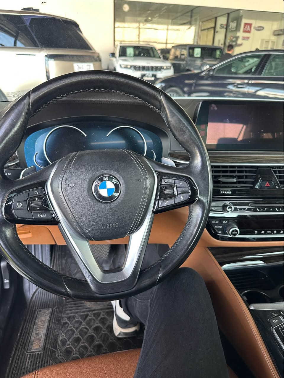 bmw 530i 2018 al-uroush
فول مواصفات بي دعم و صبغ شركة العروش سياره باقژه بي مشكيله يه ٥٤ هزار مايلا ريفه جوي سياره كامل شرت گير مكينه تحويل هه مي شه رتن 
سعر : 265 ورقة و مجال
رقم :*********** دهوك, العراق
