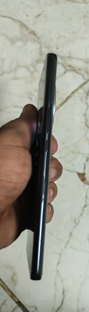 السلام عليكم جهاز خونر x9b 5G ذاكره 256 بدلتله شاشه اصليه فقط البصمه مرات تفتح مرات لا الجهاز كله شغال  من عده الذكرتهن اريد اشتري تليفون احدث اني ابو دلفري سعره 180 وبي مجال قليل مكاني الشعب رقمي ***********
