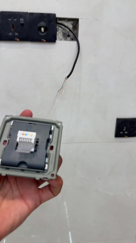 طريقة تفيش بلك Rj45  احم نفسك و احفظ حقك من خلال تركيب كاميرات المراقبة الذكية ! حافظ على منزلك, محلك, شركتك, عيادتك من خطر السرقة او المشاكل المفتعلة. ✅ نوفر كاميرات مراقبة من مختلف البراندات والنوعيات. ✅ خدمة صيانة و تنصيب الكاميرات. ✅ يوجد خدمة توصيل/ نقليات لجميع انحاء العراق. للتواصل: واتس اب: *********** واتس اب: *********** العنوان: بغداد/ الكرخ/ حي الجهاد #dahua #imou #Hikvision #cvv #security_camera 
