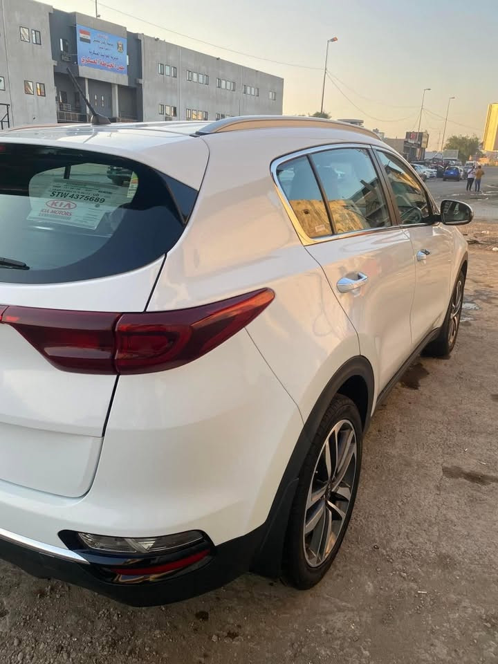 سبورتج 2020 خليجي وكالة الدولية جديدة
السيارة رقم بغداد الجديد باسمي جاهزة من كلشي بس تحول باسمك
السيارة حلوة ونضيفة حيل مال بيت استخدام قليل جدا ومكفولة من الصبغ والتبديل والشخوط والرصعات بس بيها بارد حيل بسيط وميبين وميسوة ينذكر بس اكيد بالفحص يطلع كير ومحرك كفالة
السيارة ماشية 46 الف كم حقيقي وع الفحص ونضافتها تحكم
صدر بعدة ع وضع الشركة واني شادلها تخم تاير وباتري جدد
داخلها جديد بعدة بلزكات الشركة وكشناتها من اخذتها سويتلها دوشمة جلد تفصال كلش حلوة وفوكاها نايلون وارضية مغلفة جلد السبير منازل والعدة كلها مامستخدمة
مواصفاتها نص فول 
محرك 2000 دوش تشغيل سويج شاشة وكاميرا حساسات امامي وخلفي تبريد قطعتين مري شفط واشاير بالمري كشنات جلد بلادي ويل حجم 19 
للتاكيد السيارة جديدة ومتعوب عليها مال جناي 
كلشي ذاكر وموضحة 
للاتصال  ***********
