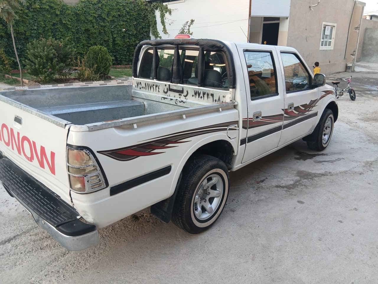 سيارة بيكب كوناو موديل ٢٠١١ وجه برادو سنويه عظم رقم جديد هزه والشرعي اني شرط التحويل بيوم واحد بالموصل محرك وكير شرط طغم تاير جديد وايرمنيا كل شغال كابون بانزين بيها تبريد وتدفئة السيارة شرط من كل شي صبغ عام جمالية بدون ضرر  السعر  ٥٣ ورقة وبيها مجال للاتصال 
***********
***********
