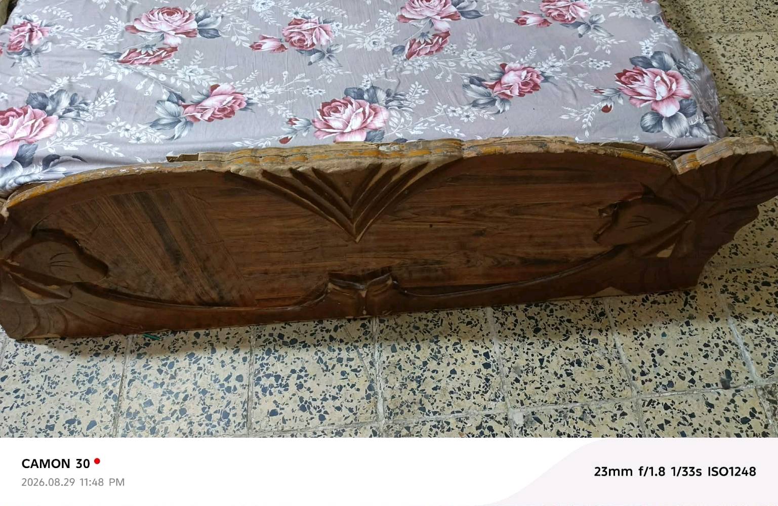 السلام عليكم
غرفه خشب كامله  4 قطع ب400 وبيها مجال 
مكان نجف حي العسكري