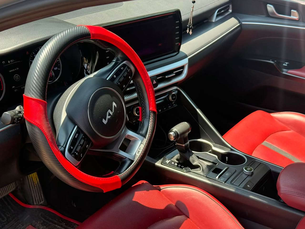 🚘 للبيع Kia K5 1.6 Turbo GDI 🚘
فول مواصفات بانورما ليد أشاير داخل جلد 
✨ سيارة كيا K5 موديل [2023]
🔹 محرك 1.6 Turbo GDI Smartstream
🔹 تيربو – أداء قوي واقتصادي
🔹 گير أوتوماتيك
🔹 لون سمنتي 
🔹 السيارة حسب الظاهر بالصور نظيفة من الداخل والخارج
🔹 مكينة تيربو موضحة بالصورة

🔹 السيارة واردة حادث، وتفاصيل السيارة وحالتها موضحة بالصور المرفقة 📸

🔹 العداد:78,000 ميل 
🔹 المواصفات/الفئة: GT فوول 
🔹 مكان السيارة: شارع فلسطين 
🔹 السعر: 17,000$

📞 للاستفسار:
رقم الهاتف: [***********]

⚠️ ملاحظة: يرجى الاطلاع على الصور جيداً قبل الاتصال
