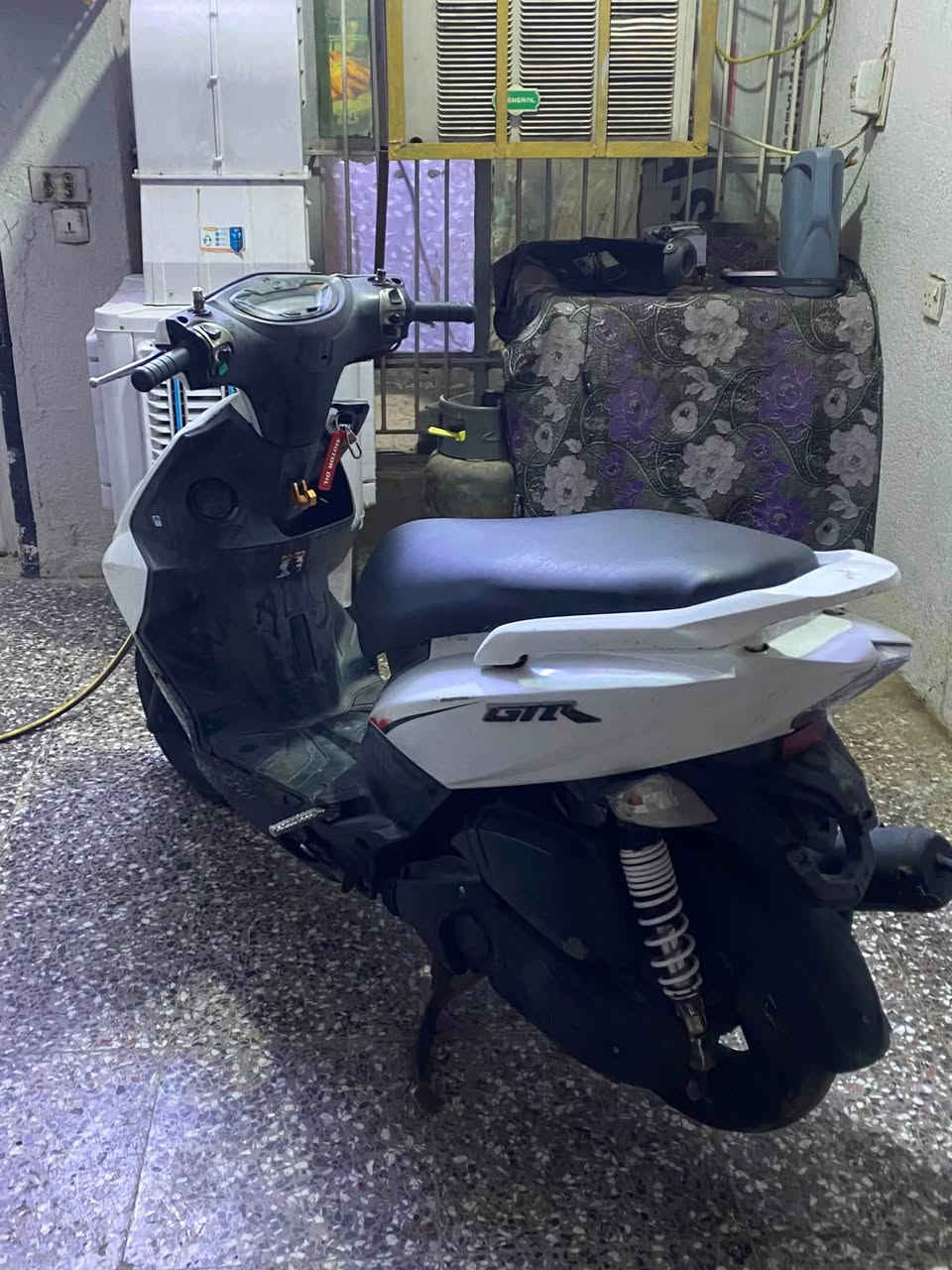 سلام عليكم جيتي أر للبيع نضيفة جدا مكينة ابلادي برغي مفتوح بيهة سعر 750 وبيهة مجال مدينة الصدر ***********
