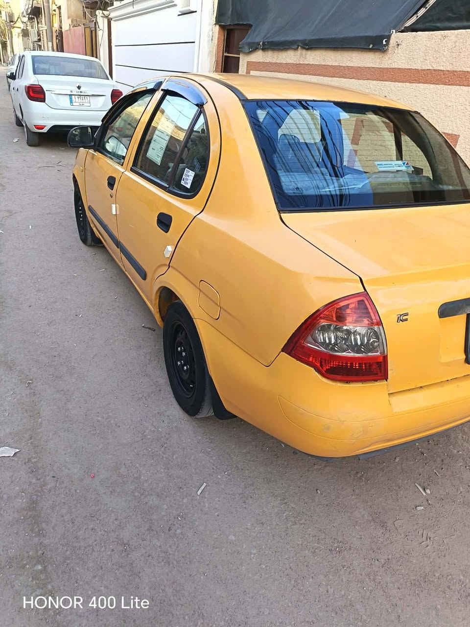 السلام عليكم طيبه للبيع موديل 15رقم بغداد سنويه جديد مصفرة هيه وغرامات تحويل مباشره  مكينه وكير وحداديه كله تمام سعرها 23ورقه مكاني كربلاء رقم التليفون ***********

نص مكتوب في الصور:
- HONOR 400 Lite