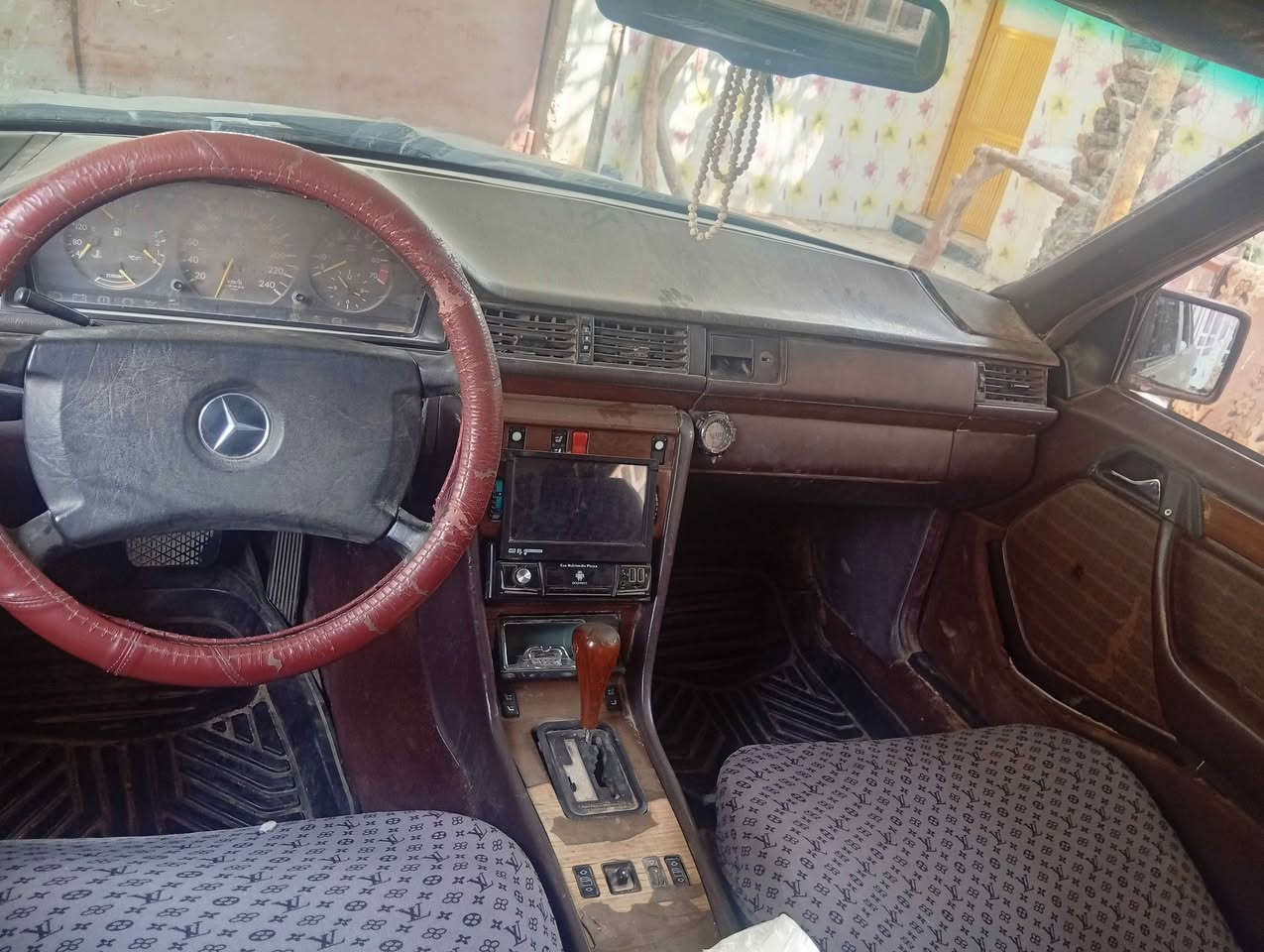 مارسدس موديل 89 سياره حلوه ومرتبه كير محرك جيد. كهربائيات  البدي شوف العين  رقم بصره صاحبهه متوفي ابو الوكاله موجود مكانهه البصره قضاء المدينه  سعرهه 32وبيه مجال رقم الهاتف *********** Singapore
