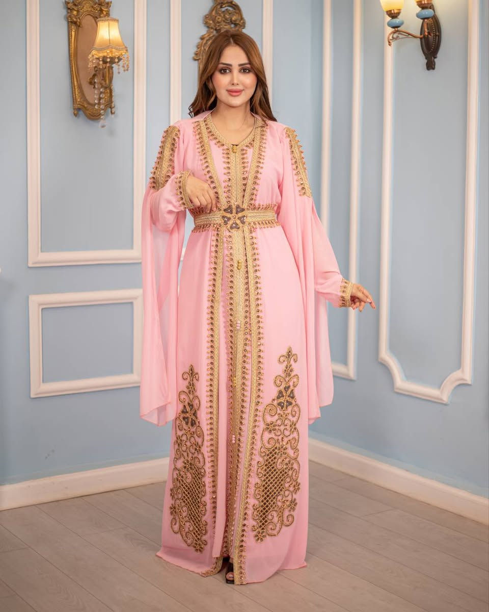 لأجمل عروس بعقد قرانها 👰🏻‍♀️🤍
هالأناقة كلها بـ45 ألف وبس 😍 شامل التوصيل🚕

لو تفرين المحلات كولها متلكين هيج اسعار مناسبه وخامه راقيه 😎
👑🦋قفطان شيخة العراق 👑🦋

مكون من 3 قطع 
فستان داخلي شيفون مبطن بفيزون
بشت خارجي شيفون 
مع احزام

🎨🎨 متوفر ب 10  الوان 😍
🎗️التلبيس :-  من وزن 60 الى وزن 100
للحجز راسلونا واتساب ***********
