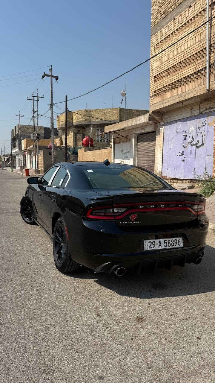 السلام عليكم
اعاده نشر بسب الوعود الكاذبه

دوج جارجر موديل 2017 اصل 2016 بسمي

فول موصفات
تخم تاير جديد
كشن حضن +تدفئه +جلد
فتحه
تحكمات ستيرن
كير مكينه اكسل مكفول
سنويه ل ٢٩ 
مكفوله من ضربه وصبغ وتبديل
صور المزاد موجوده
عنوان واسط النعمانيه
***********
