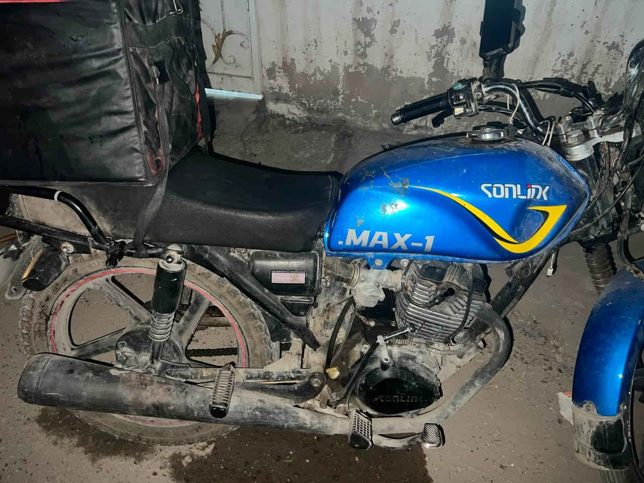 سونك للبيع موديل 24 مامفتوحه بس شكلها تعبان اضمنلك محرك  ***********
سعرها 350 وبيها مجال
