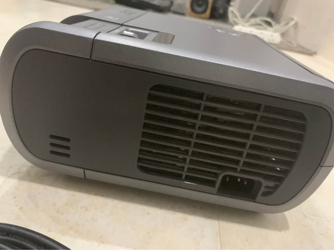 📣 Acer Original DLP Projector (XD1270D) 📣
پرۆژێکتۆری ئۆرجیناڵی Acer (دەستی دووی ئەوروپی - زۆر خاوێن)
زۆر گونجاو و باشە بۆ ئۆفیس، هۆڵی کۆبوونەوە، قوتابخانە و پەیمانگاکان، و هەروەها بۆ شوێنی تر و سەیرکردنی فیلم لە ماڵەوە.  
✨ مواسەفات:
 مارکە: Acer (Model: XD1270D / DNX0503)  
 گڵۆپ: PHILIPS UHP 200W  
 دەرچەکان: VGA In/Out, DVI, S-Video, Audio In, USB  
 ملحەقات: جانتا و بەندکی ئۆرجیناڵ، کێبڵی کارەبا، کێبڵی VGA، قاپی پاراستنی عەدەسە  
📍 نیشانی: هەولێر
🚚 گەیاندن: گەیاندنمان هەیە بۆ سەرجەم شارەکان
بروجيكتور أصلي من شركة Acer (مستعمل أوروبي - نظيف جداً)
ممتاز ومناسب جداً للمكاتب، قاعات الاجتماعات، المدارس، وللاستخدام المنزلي.  
✨ المواصفات:
 الماركة: Acer (الموديل: XD1270D / DNX0503)  
 المصباح: PHILIPS UHP 200W  
 المنافذ: VGA In/Out, DVI, S-Video, Audio In, USB  
 الملحقات: الحقيبة الأصلية مع الحزام، كابل الكهرباء، كابل VGA، وغطاء العدسة  
📍 العنوان: اربيل
🚚 التوصيل: متوفر التوصيل لجميع المحافظات
Original Acer DLP Projector (European Stock - Excellent Condition)
Great choice for offices, meeting rooms, schools, and home use.  
✨ Specifications:
 Brand: Acer (Model: XD1270D / DNX0503)  
 Lamp: PHILIPS UHP 200W  
 Ports: VGA In/Out, DVI, S-Video, Audio In, USB  
 Includes: Original Acer Bag with Strap, Power Cable, VGA Cable, and Lens Cap  
📍 Location: Erbil
🚚 Delivery: Delivery available to all citie أربيل, العراق
