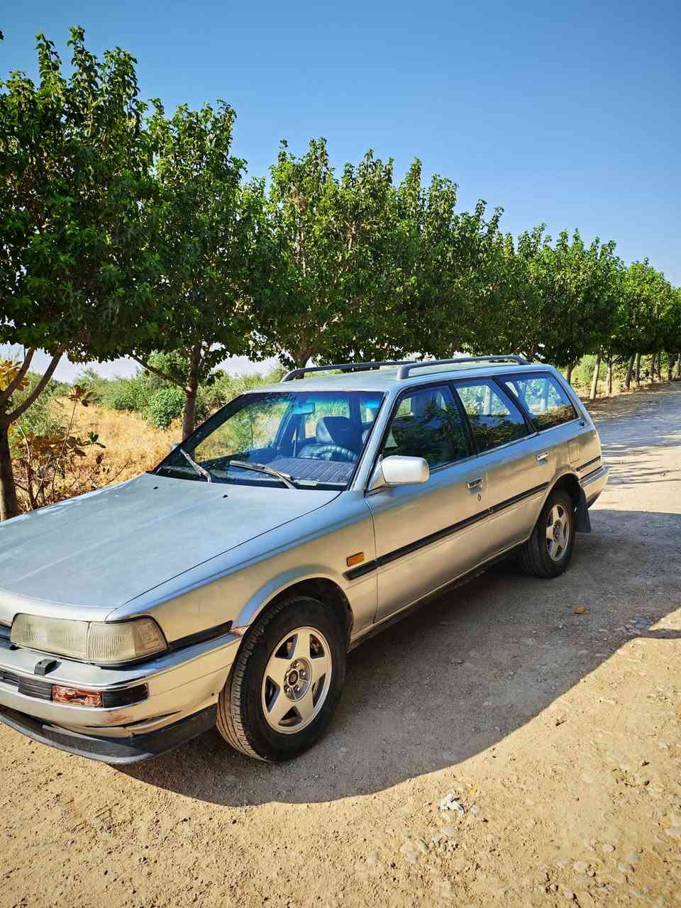 ​🚗 للبيع: تويوتا كامري ستيشن 1991 (أوتوماتيك - بخاخ بلادي)
الموديل: 1991 (الجيل الثاني V20)
​نوع البودي: ستيشن واجن (Wagon) - 5 أبواب (عائلية، واسعة وعملية جداً)
​المحرك: 4 سلندر سعة 2.0L (المحرك الشهير 3S-FE) بخاخ بلادي شد شركة (اقتصادي، نشط، واعتمادي)
​ناقل الحركة (الجير): أوتوماتيك (مريح جداً بالسياقة)
​اللون: فضي (سيلفر) - مصبوغة جمالية كامل لجمالية المظهر.
​✨ المواصفات والإضافات:
​السيارة مكفولة (من الكص والضربات القوية).
​رقم جديد - لوحة نينوى 🧾.
​ويلات ألمنيوم سبورت مميزة.
​سكك سقف (Roof Rails) بلادية.
​عارض (Lip) أسود على الدعامية الأمامية.
​داخلية مخمل بلادية بحالة جيدة جداً.
​جامات طبيعية بلادية (غير مضللة) ومساحات خلفية شغالّة.
​❄️ التبريد:
​منظومة التبريد كاملة وموجودة بالسيارة، (أنا من أخذتها ما شغلت التبريد وعفته، فـ على الأغلب تحتاج غاز فقط والمنظومة ترجع طبيعية).
​📍 الموقع: متواجد في /أربيل 
💰 السعر: 50 ورقة (قفل أو بيها مجال بسيط للشراي الطيب).
📞 للاستفسار والتواصل مباشرة: ***********

نص مكتوب في الصور:
- للبيع: تويوتا كامري 1991 ستيشن - جير أوتوماتيك مكفولة وبحالة ممتازة السعر: 50 ورقة الموقع: أربيل للاستفسار: ***********