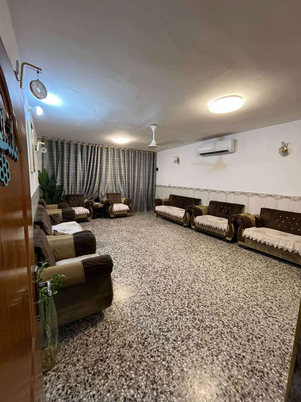 الدار للبيع م 120 الواجه 6 النزال 20.                      الموقع حي الجهاد خلف مطعم ريلاكس مباشرتاً قريب جداً على الشارع العام      السعر.  الاستفسار علا الرقم الهاتف ***********
