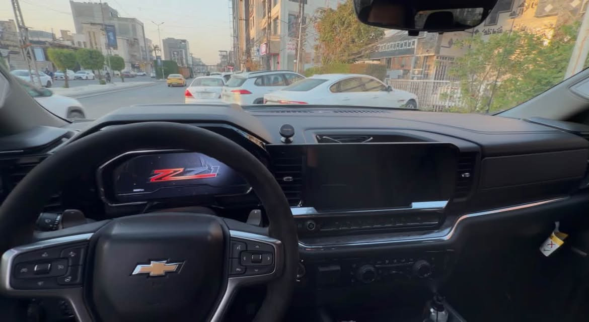 سلفادور z71 2024
المواصفات 
فول السيارة فتحة داتا شو  
كير طرح 
محرك 5700
شاشه كبيره 
ه كامرات محيطية 
السيارة مغلفه bbf ب الكامل 
السيارة بيه كتاب تضليل 80 ‎%‎ 
والبدي مغلف غطاء كامل 
السيارة ماشي قليل جدا 
للاستفسار اكثر 
الاتصال : ***********
مكان السيارة بغداد الدورة
