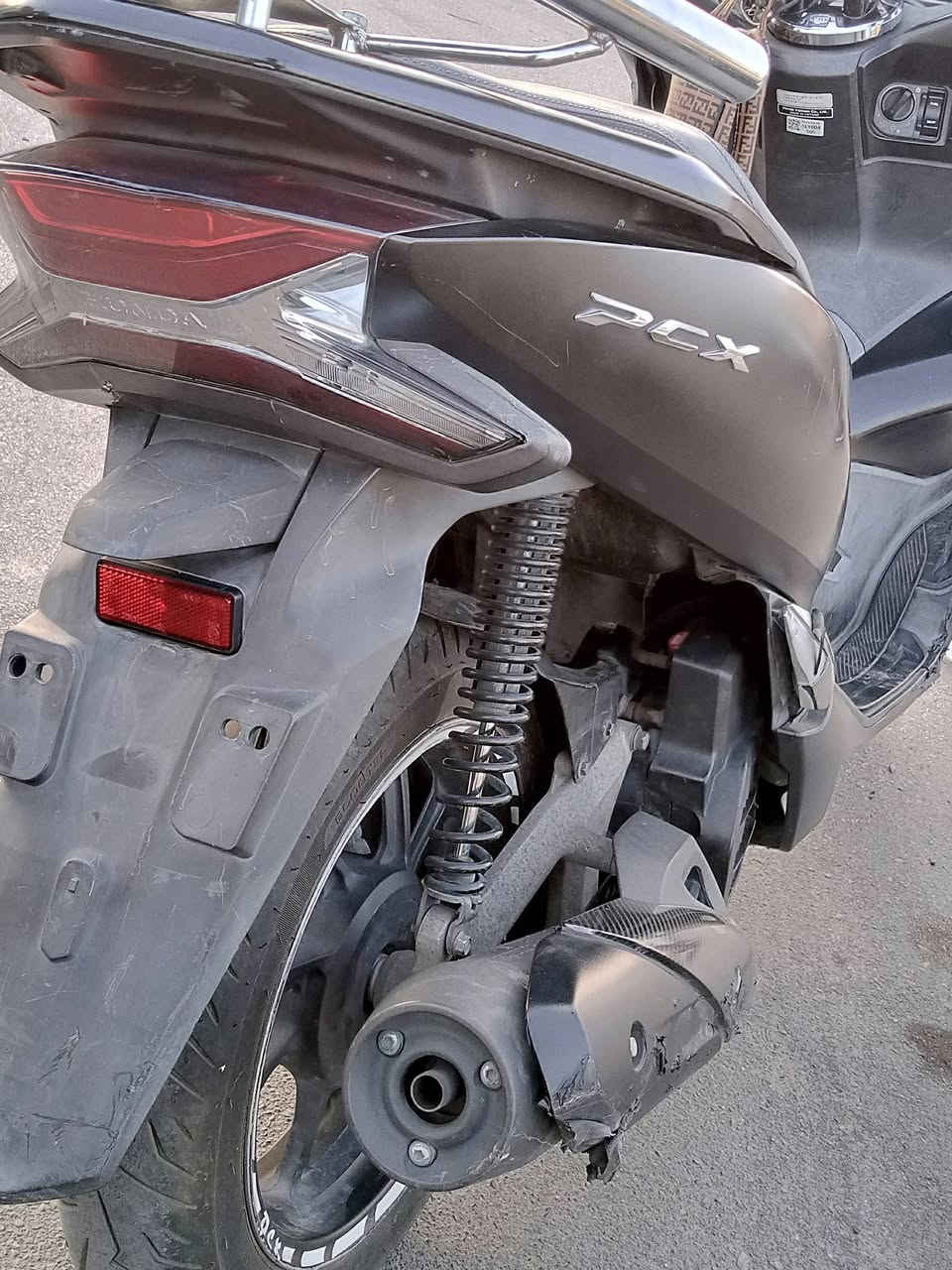 دراجة Honda PCX (الجيل الثالث) موديل 2023 وارد كوري، بحالة ممتازة وجاهزة للاستخدام 🛵✨المواصفات والتفاصيل:الموديل: 2023 (الجيل الثالث)الوارد: كوري 🇰🇷الحالة: نظيفة جداً وبحالة ممتازةالسعر: مليون و 450 ألف دينار عراقي (1,450,000 د.ع) 💰📍 الموقع: بغداد - البلديات📞 للتواصل والاستفسار: ***********
