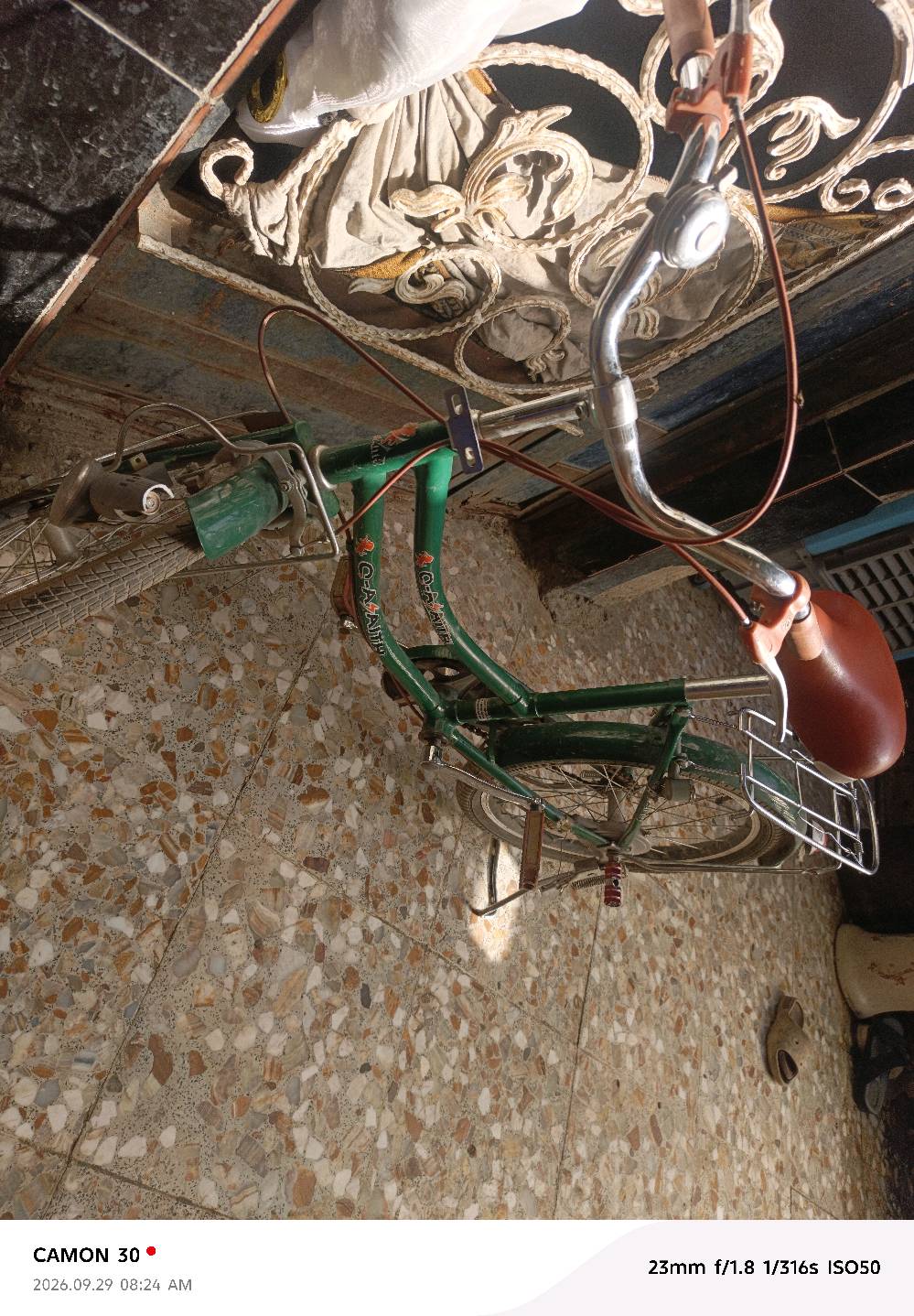 بايسكل حجم عشرين نضيف كلشي مابي بس يحتاجلة غسلة