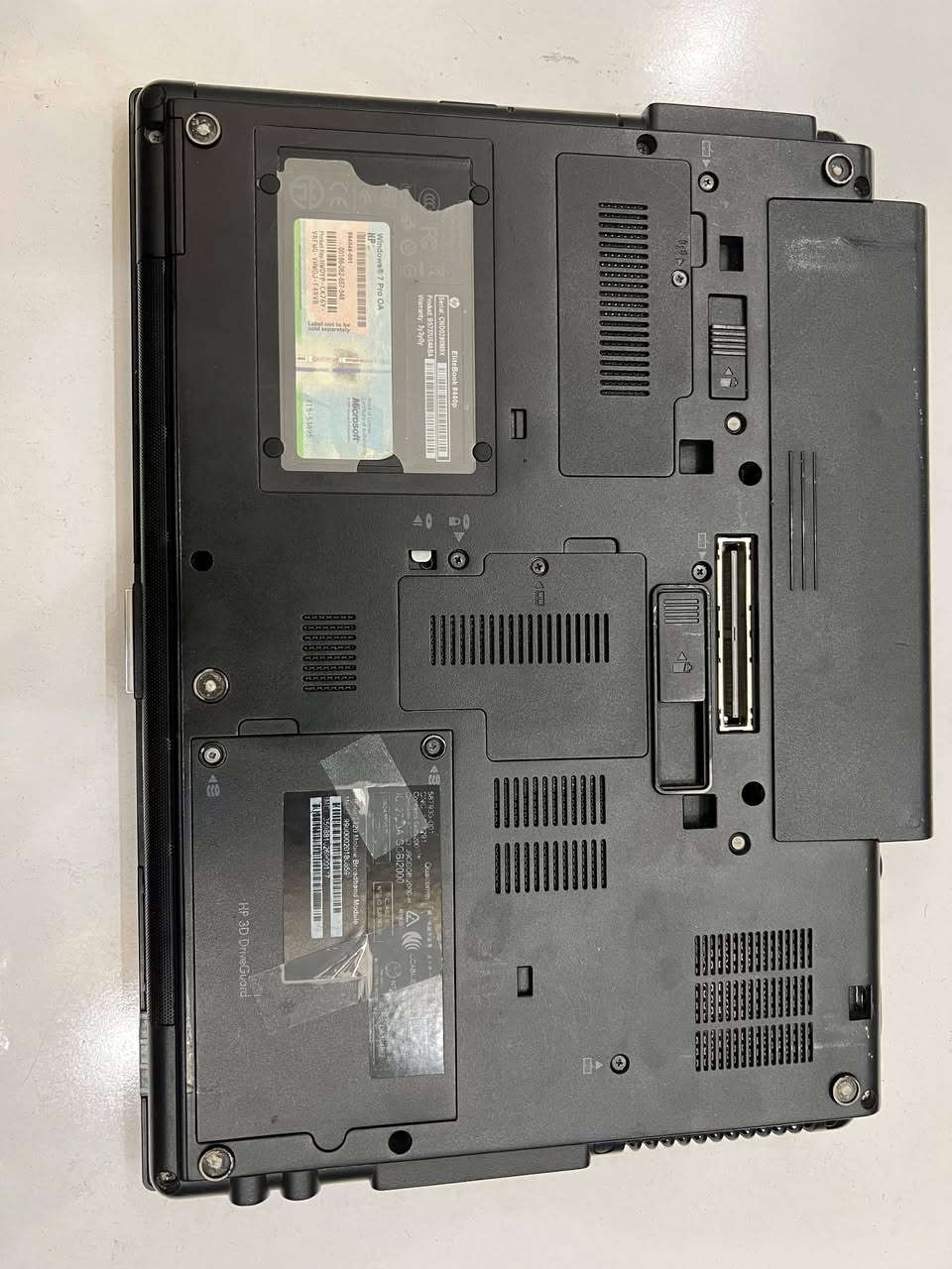 المواصفات الفنية:
الموديل: HP EliteBook 8440p (هيكل معدني قوي
وتحمل ممتاز)
GHZ 2.40 بسرعة Intel Core i5 M 520 :المعالج
الذاكرة العشوائية (4 :(RAM جيجابايت
Windows 10 Pro (64-bit) :نظام 
التشغيل
حجم الشاشه:14 
الملحقات المرفقة مجانًا:
شاحن HP الآصلي
قاعدة تبريد/رفع للابتوب قابل للطي
ماوس مع الماوس باد
ملاحظة للأمانة:
الجهاز نظيف جدًا وشغال بشكل ممتاز 100%، العطل الوحيد هو البطارية ميتة وتحتاج استبدال (أو يعمل مباشرة على الشاحن بدون أي مشكلة).
السعر: [150] (قابل للتفاوض البسيط)
المكان: [البصره السنيديه شارع قمر بني هاشم فرع
الجسر الأبيض
[***********
